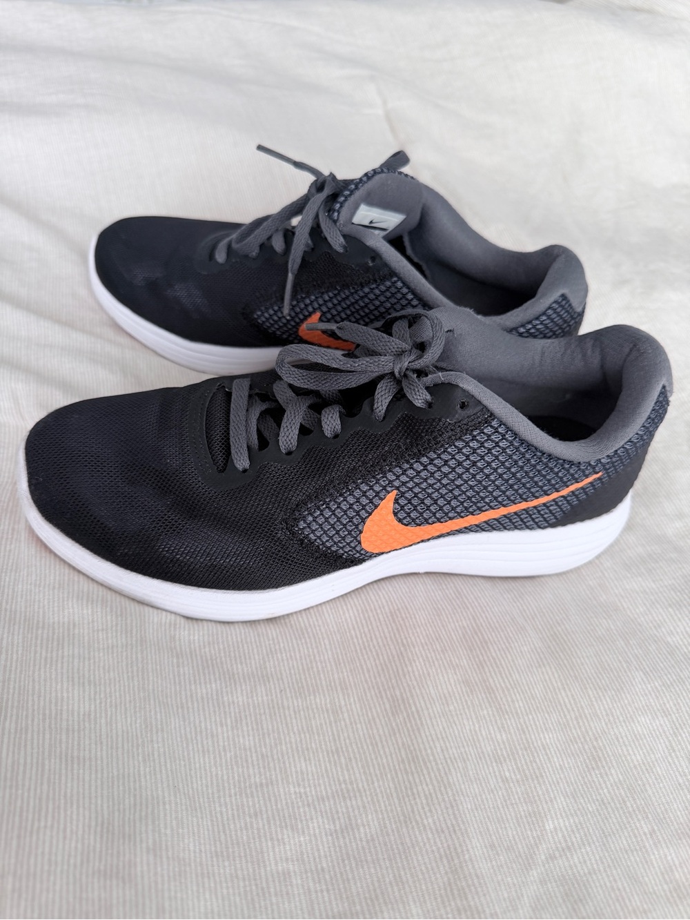 Nike Men's Black Running Shoes, size 7, Revolution 3
